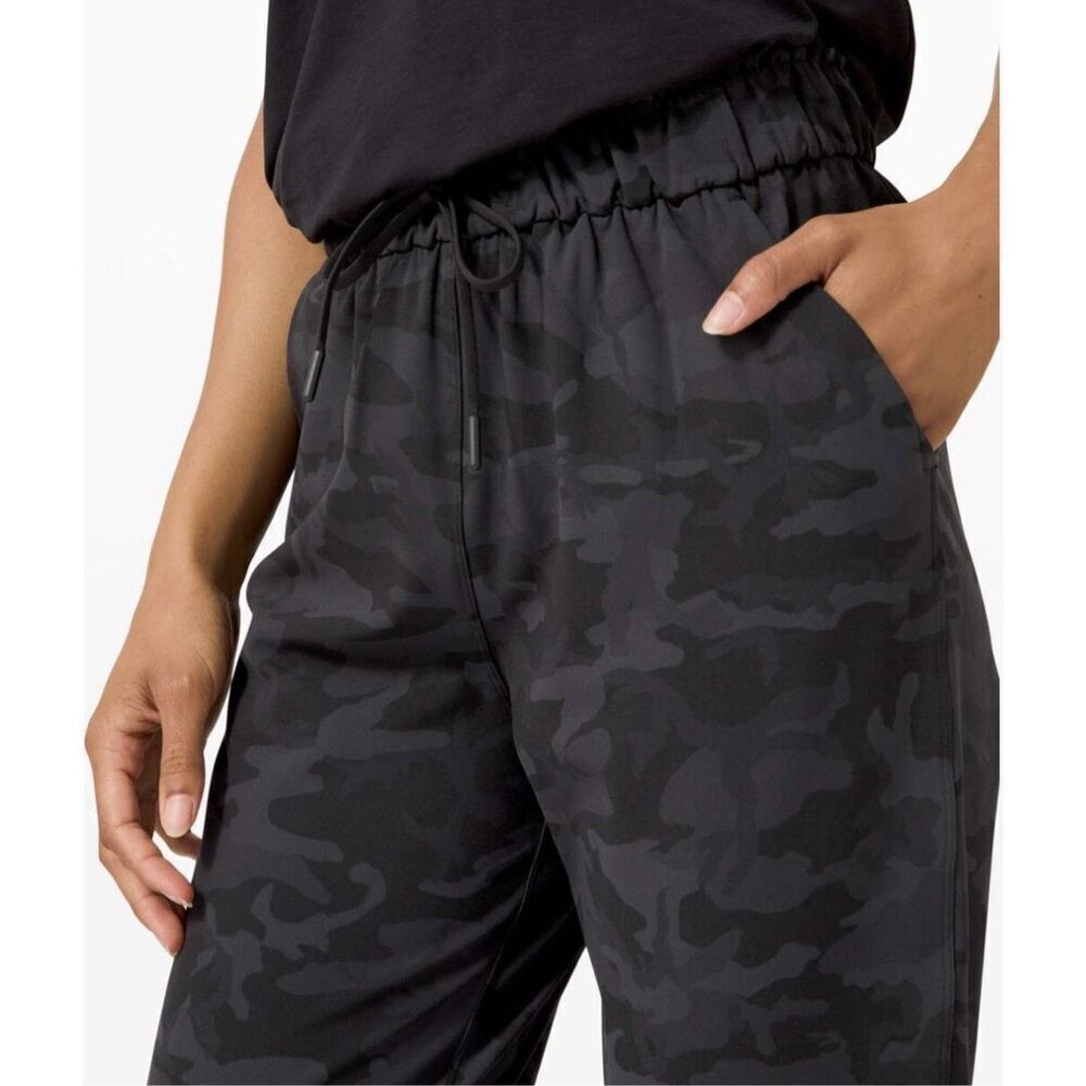 NWOT Lululemon Camo Keep Moving Pant 7/8 High-Rise l Camo Multi Grey, Sz 8 $128 - Picture 2 of 9